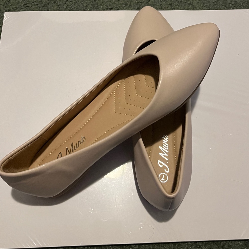 Brand new no box ballet flats light sand color size 7 —purchased from Kohls